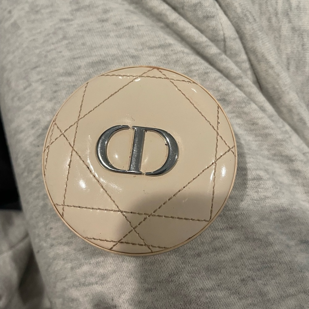 Christian Dior highlighter nude glow